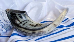 shofar-tallit-high-holidays-yom-kippur-rosh-hashanah
