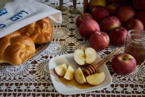 rosh-hashanah-dinner-1654948798